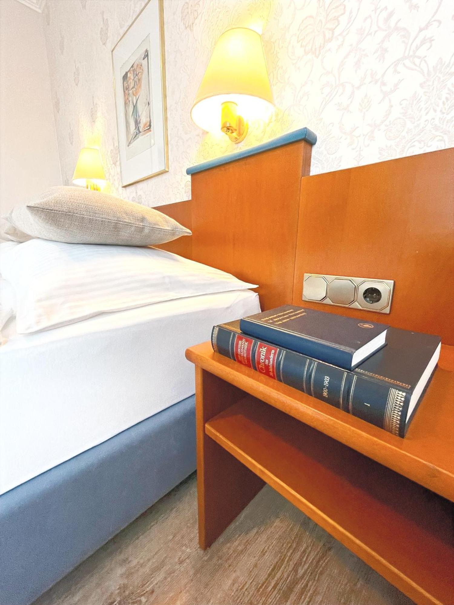 Hotel Kolossos Duesseldorf - Neuss Room photo