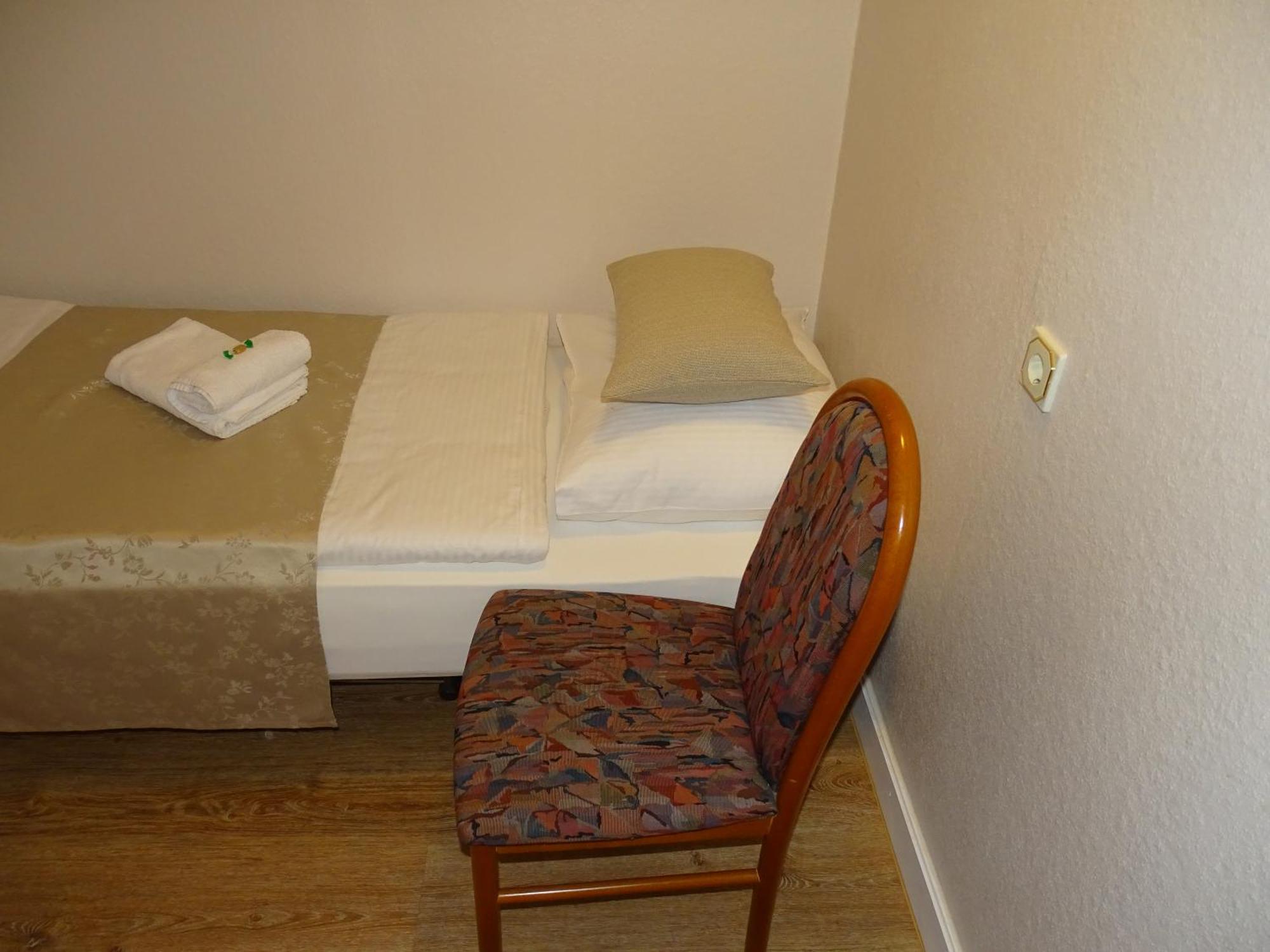 Hotel Kolossos Duesseldorf - Neuss Room photo